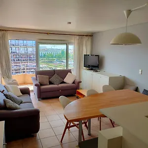 Zongericht Met Zicht Op De Jachthaven , Oostende België