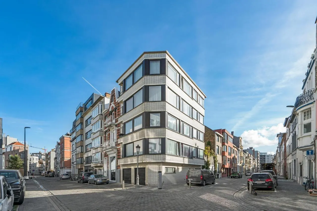 De Zwemmer - Practical, Optimized App With Garage Ostend Apartment